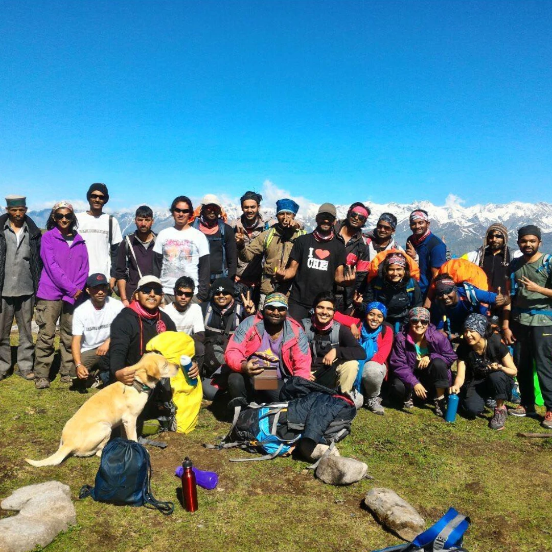 hampta pass trek and spiti valley tour a big group of trekkers posing for camera